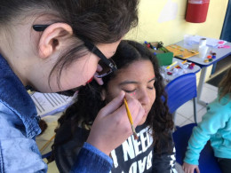 Alunos levam Projeto Brinca Comigo? para feira e escola