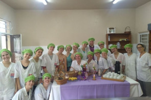 Oficina de bolachas com estagiários do Curso Normal