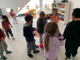 Gruppe 4 cria projeto inspirado na história Conni kommt in den Kindergarten