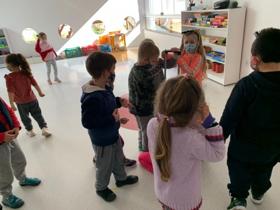 Gruppe 4 cria projeto inspirado na história Conni kommt in den Kindergarten
