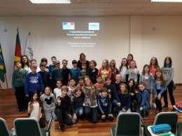Alunos do 5º ano tem palestra sobre viagem de professora para Amazônia