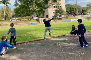 Estudantes do Turno Integral realizam atividades na pista de Atletismo