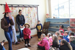 Turma de Lindolfo Collor visita a Biblioteca do Instituto Ivoti