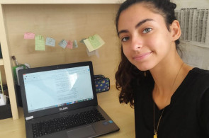 Aluna participa de simulação on-line de uma Conferência da ONU