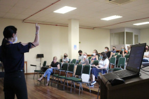 Reunião de professores tem apresentação de diferentes plataformas de ensino