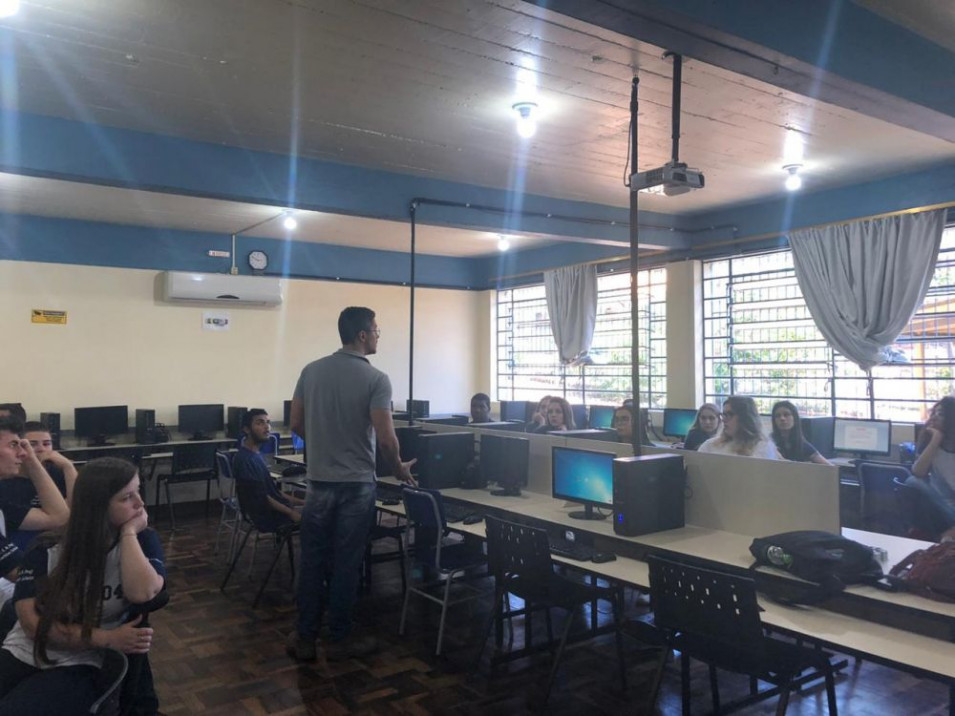 Divulgação do Vestibular 2020 do Instituto Ivoti também nas escolas