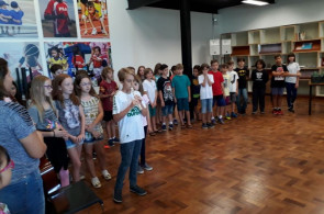 Estudantes do 5º ano fazem homenagem pelo Dia da Mulher