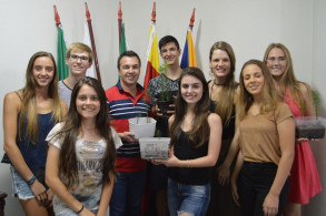 Turma se reúne com o prefeito e fala sobre parque de araucárias