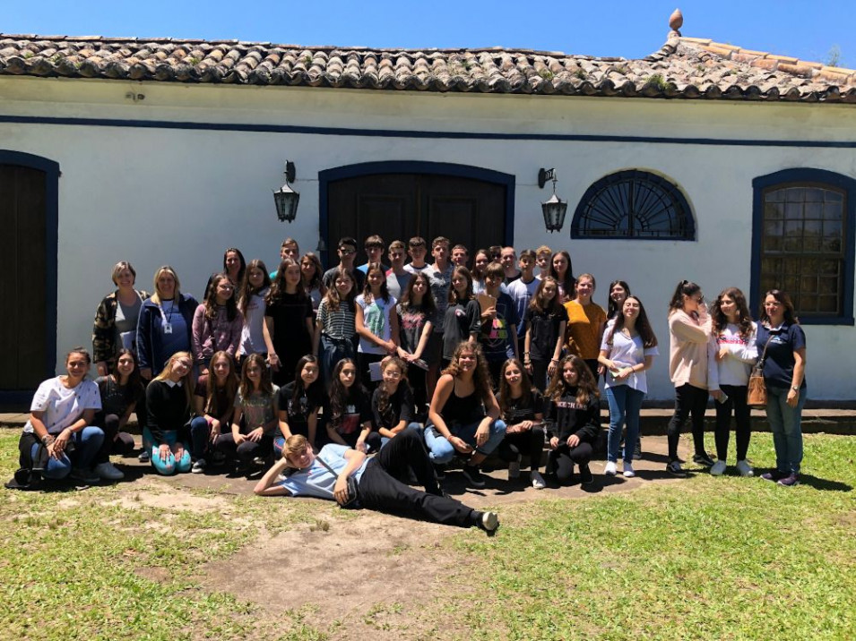 Alunos do 8º ano realizam viagem de estudos para Pelotas