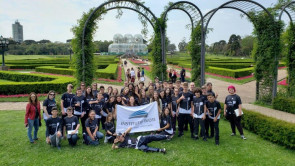 Turma do 7º ano do Instituto Ivoti realiza viagem para Curitiba
