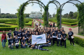 Turma do 7º ano do Instituto Ivoti realiza viagem para Curitiba