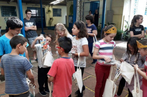 Turma realiza Ação Solidária na Escola 19 de Outubro