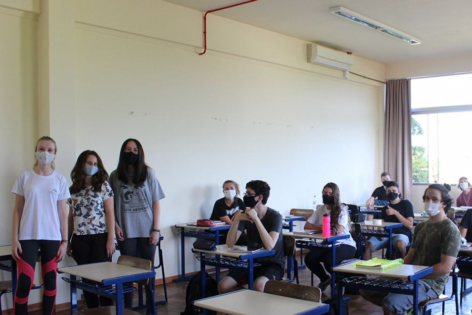 Poemas de alunas do Ensino Médio falam sobre retorno das aulas presenciais