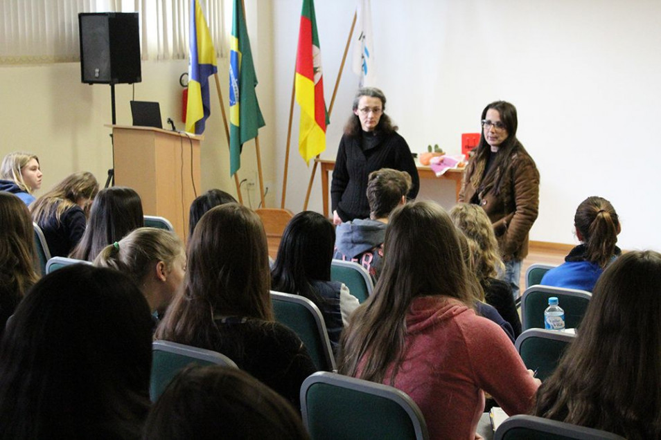 Aula sobre primeiros socorros prepara alunos para o Pré-Estágio