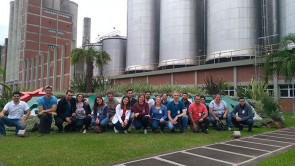Acadêmicos conhecem a fábrica da cervejaria Heineken