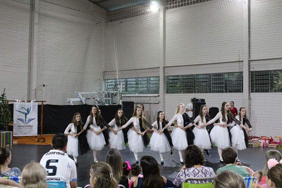 Ginásio foi palco das apresentações do Espaço Dança