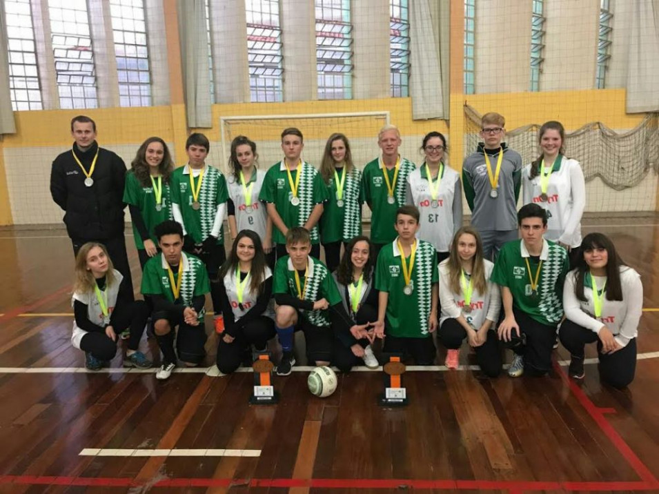 Alunos ficam em segundo lugar em Torneio de Futsal