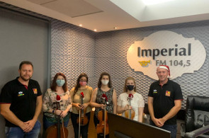Ascarte participa de entrevista na Rádio Imperial com repertório Natalino
