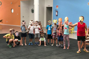 Alunos aproveitam as férias para aprender e brincar