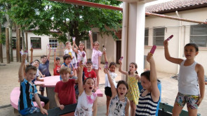 Turmas dos Anos Iniciais encerram ano com brinquedos e picolé
