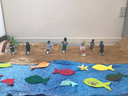 Turmas criam praia inspirada em música do Mundo Bita