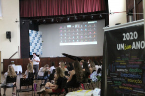 Turmas dos 3os anos se despedem do Instituto Ivoti na manhã de quarta-feira