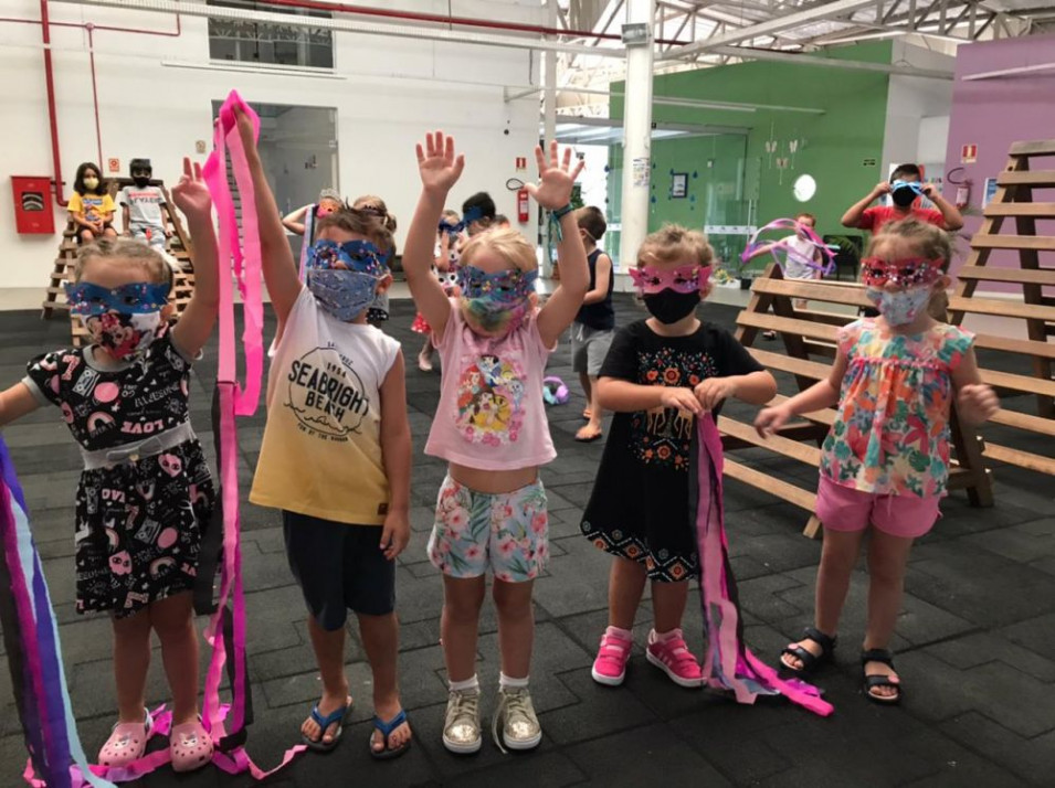 Turma da Educação Infantil confecciona máscaras para o Carnaval
