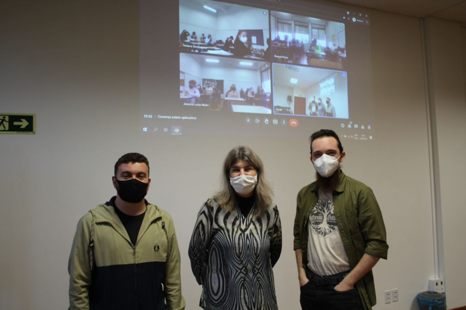 Turmas assistem palestra sobre criação do aplicativo Moeda Verde