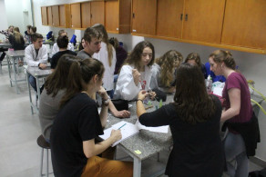 Laboratório de Ciências vira sala de aula no estudo das medições de pH