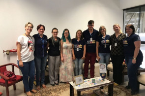 Professores recebem visita para falar do Currículo Bilíngue