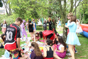 Piquenique a fantasia para alunos do Curso Normal