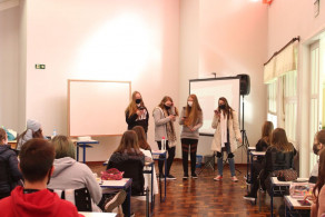 Turma faz paródia para gravar vocabulário científico de organelas celulares