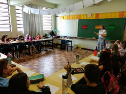 Turma do 3º ano recebe visita de acadêmica de nutrição