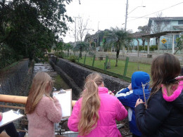 Turma dos 4os anos faz caminhada para conhecer praças de Ivoti