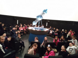 Turma realiza uma viagem ao espaço no planetário da UFRGS