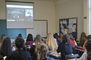 Turma do Curso Normal tem palestra com a pesquisadora Júlia Finger