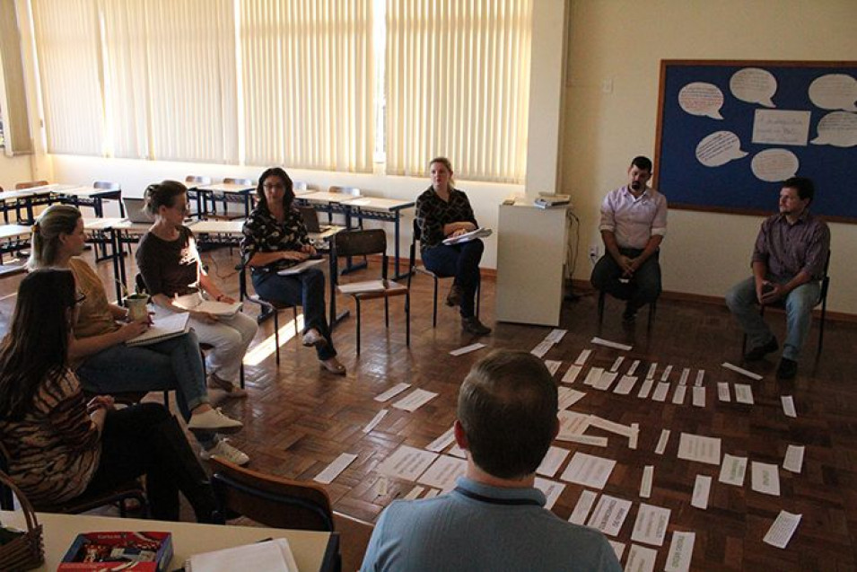 Encontro de estudos para falar da Base Nacional Comum Curricular