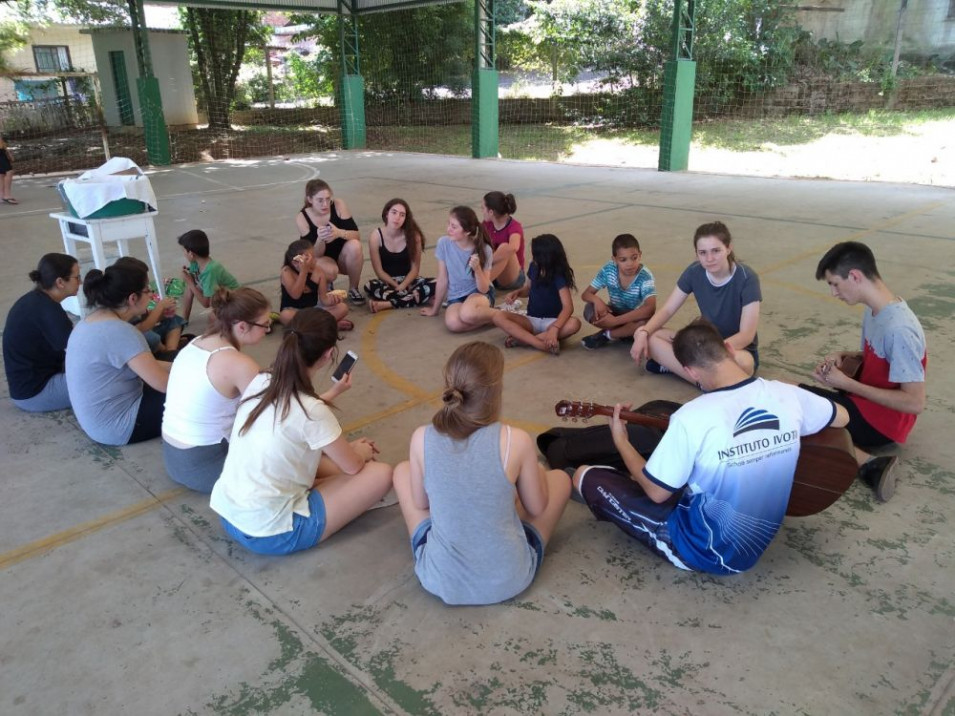 Alunos realizam encontro com crianças de Estância Velha