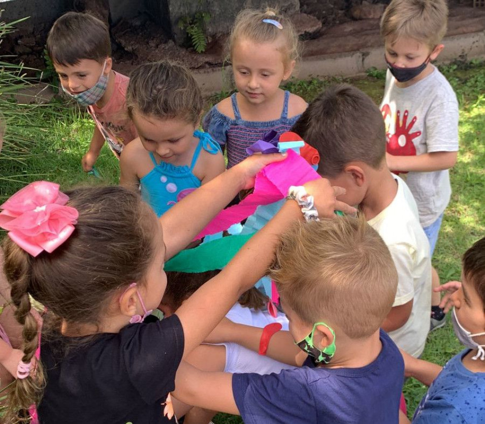 Turmas da Educação Infantil brincam de caça ao tesouro