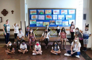 Turma do 1º ano faz exposição de uma releitura da obra de Tarsila do Amaral
