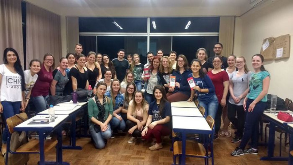 Turma do Curso Normal faz trabalho sobre surdez