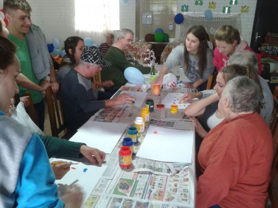 Turma de Práticas Comunitárias visita Lar Geriátrico