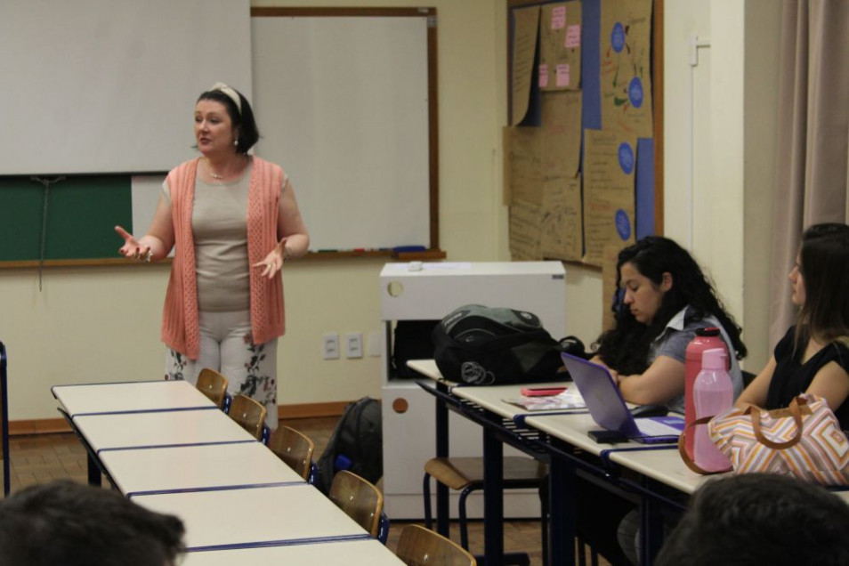 Turma do Ensino Superior tem aula de Biopolítica e Governo da Vida