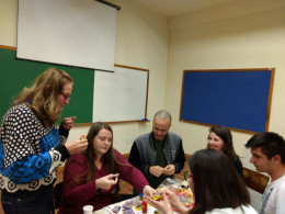 Projeto de interculturalidade oportuniza troca de doces com mexicanos