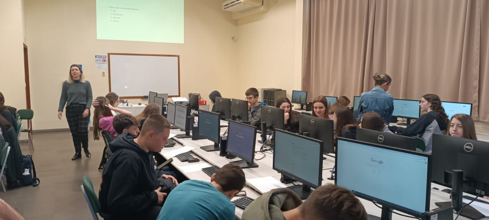Estudantes dos 9ºs anos do Instituto Ivoti têm oficinas sobre os Itinerários Formativos do Ensino Médio