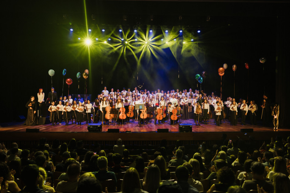 Espetáculo “Volta ao Mundo” encanta público no Teatro Feevale