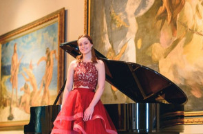 Pianista Isabella Brill retorna ao palco do Instituto Ivoti em Sarau da Ascarte