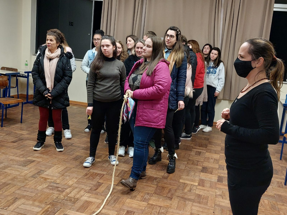 Turma do Ensino Superior recebe projeto Poéticas de Bem Viver