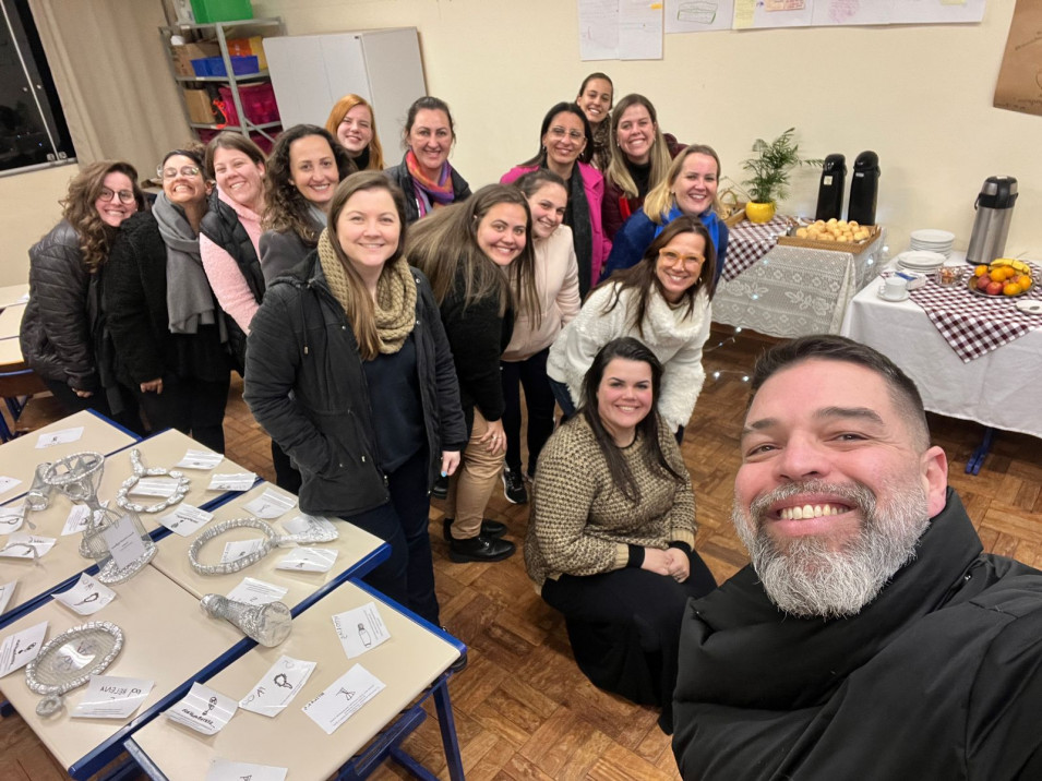 Grupo de Pesquisa do Ensino Superior realiza encontro para acolher novos participantes