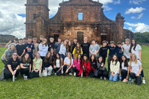 Viagem de estudos leva turmas do 7º Ano a conhecer de perto a história da colonização no Rio Grande do Sul